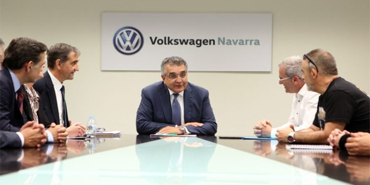 En el centro, el Vicepresidente de Volkswagen, Francisco García Sanz.