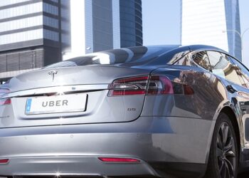 Uber y Tesla estrenan UberONE