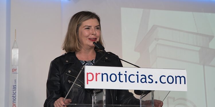 Concha Caja, directora de Comunicación de Citroën, recoge el premio a 'Mejor comunicación en redes sociales'
