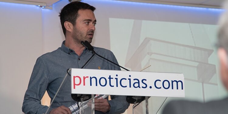 Emilio Sánchez recoge el premio a Flooxer en 'Los Mejores de pr 2016'