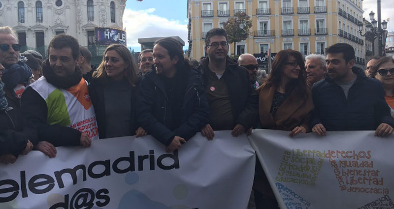 Ramón espinar y pablo iglesias manifestación Telemadrid