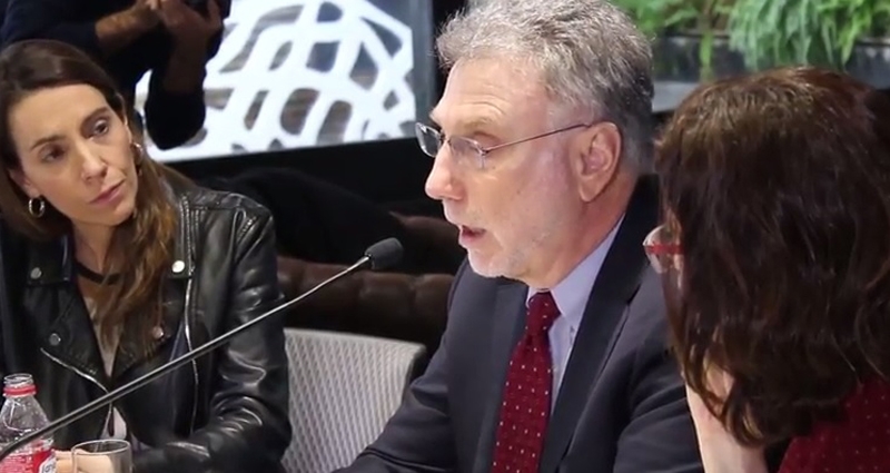 Martin Baron, director del 'Washington Post', durante la reunión de Conversaciones. FOTO: Youtube.