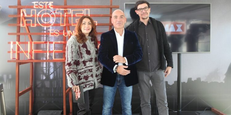 Ana Rivas, Kike Sarasola y Alejandro Flórez durante la presentación de 'Este hotel es un infierno' (DMAX) en el Room Mate Oscar