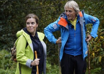 Soraya Saénz de Santamaría y Jesús Calleja durante la grabación de 'Planeta Calleja'