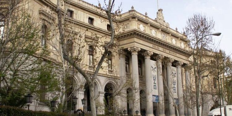 El edificio de la Bolsa en Madrid en una imagen de archivo.
