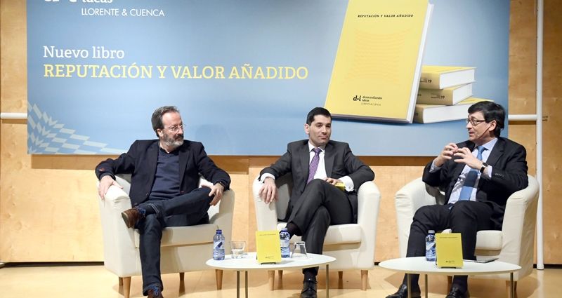 Una imagen de la presentación este lunes del libro 'Reputación y Valor Añadido', de Desarrollando Ideas de Llorente & Cuenca. FOTO: Llorente & Cuenca.