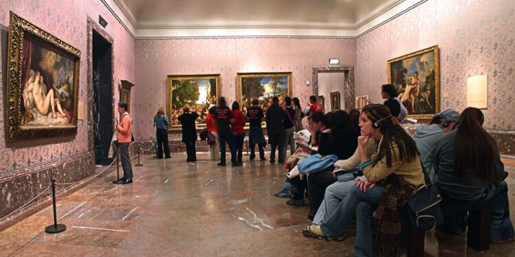 La sala Tiziano en el Museo del Prado. FOTO: Wikimmedia Commons.