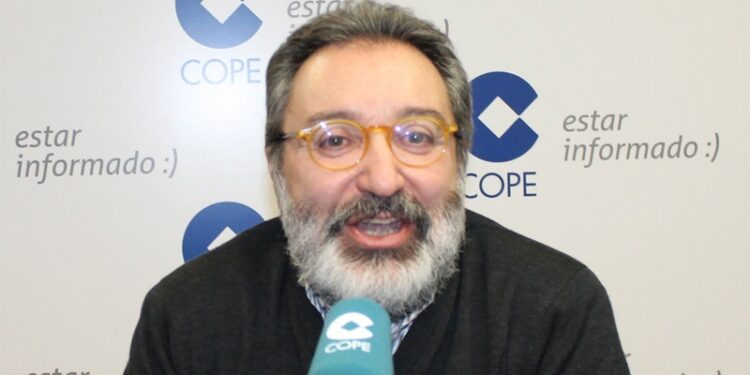 Emilio Pérez de Rozas en una imagen de archivo en los estudios de la Cadena COPE