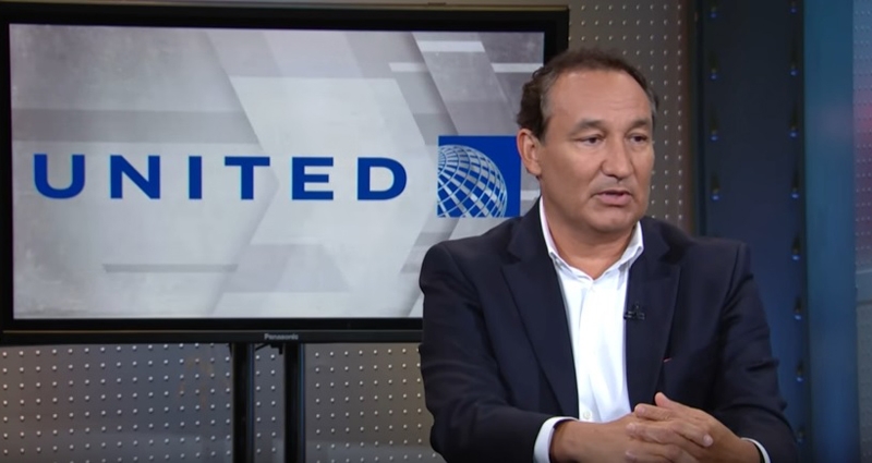 El CEO de United Airlines, Óscar Muñoz, durante una entrevista. FOTO: Youtube.