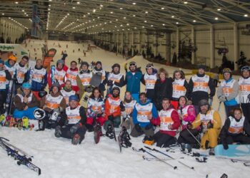 Foto familiar de los participantes en el II Campeonato Madrid SnowZone para periodistas