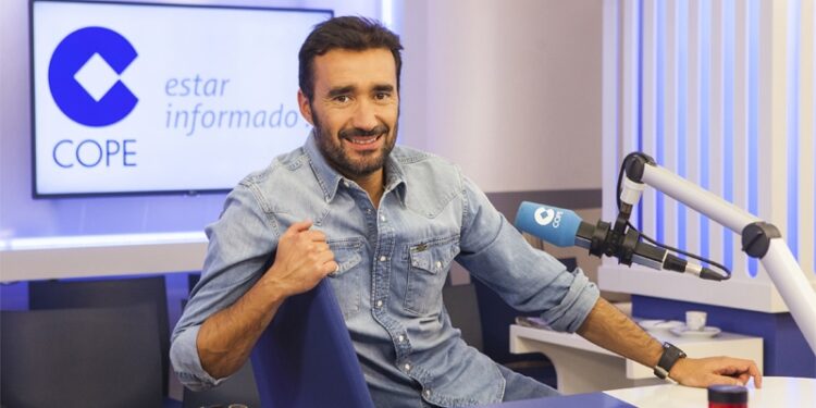 Juanma Castaño en una imagen promocional de 'El Partidazo de COPE'