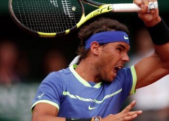 Rafa Nadal disputando un partido en Roland Garros