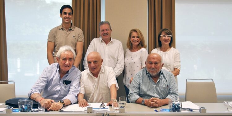 Arriba: Lorenzo Díaz García-Campoy, Manuel Campo Vidal, Elena Sánchez, Teresa Pérez Alfageme; Abajo: Luis del Olmo, Fernando Navarrete y Pepe Carbajo.