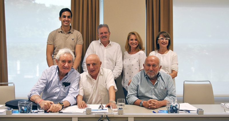 Arriba: Lorenzo Díaz García-Campoy, Manuel Campo Vidal, Elena Sánchez, Teresa Pérez Alfageme; Abajo: Luis del Olmo, Fernando Navarrete y Pepe Carbajo.