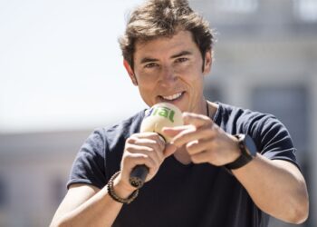 Manel Fuentes en una de las imágenes promocionales de 'Atrévete' (Cadena Dial)