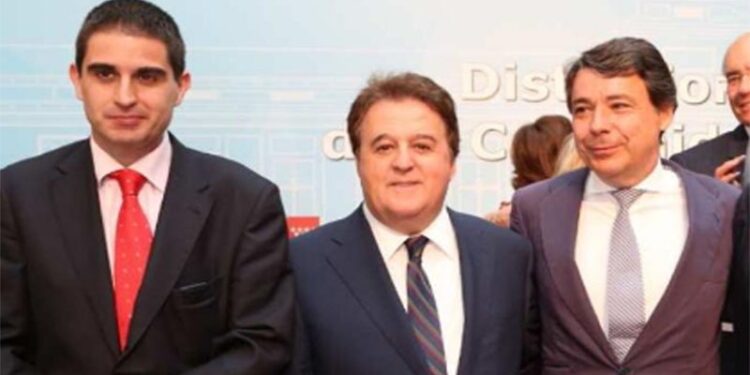 Antonio Mingarro, Redactor Jefe, Miguel Ángel Martín Serrrano, fundador y editor, I. González, ex presidente de la Comunidad de Madrid