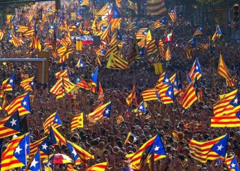 Puigdemont 'mete un gol' a Rajoy en la prensa internacional