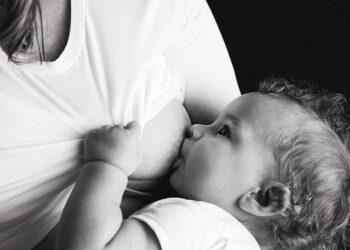 7 de cada 10 españolas eligen la lactancia materna como primera opción para alimentar a sus bebés