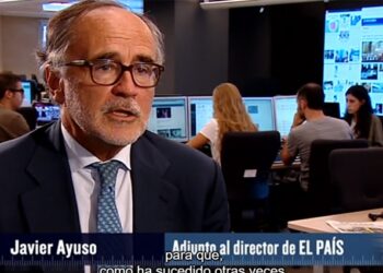 Javier Ayuso, director adjunto de 'El País' durante su intervención en 'Informe Semanal' (TVE)