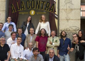 Foto de familia de 'A la Contra'
