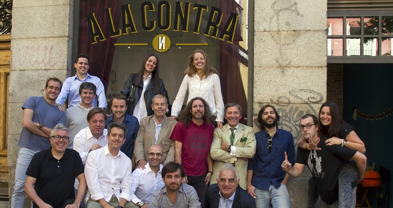 Foto de familia de 'A la Contra'