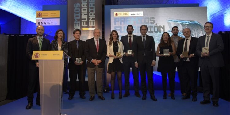 El Ministro de Fomento con los premiados de Fundación ENAIRE