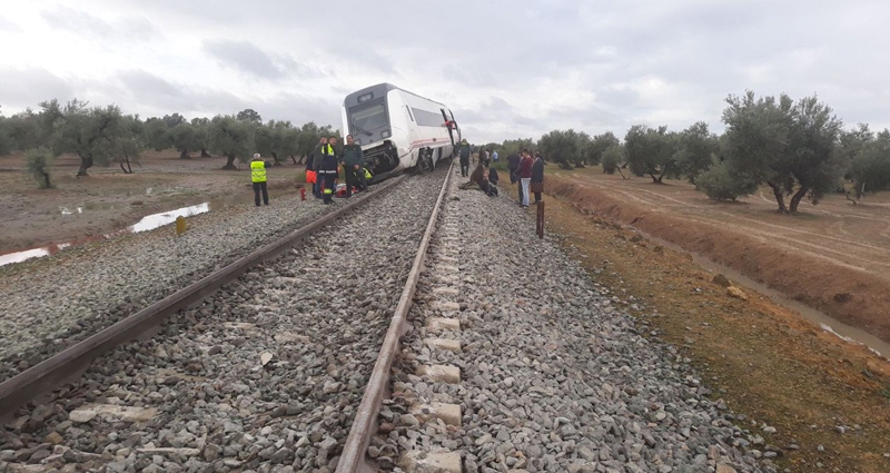 Tren dirección Sevilla descarrilado. Foto: Emergencias 112