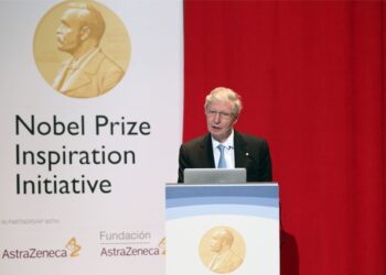 El premio Nobel de Medicina Jules A Hoffmann, durante su ponencia hoy en la Universidad Autónoma de Madrid