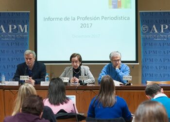Presentación del ‘Informe de la Profesión Periodística 2017’. En la imagen, de izq. a dcha.: Luis Palacio, Victoria Prego y Nemesio Rodríguez. Foto: Pablo Vázquez / APM