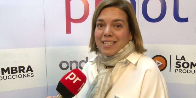 Natalia Villoria, Subdirectora de Comunicación Digital, recoge el premio otorgado a REPSOL