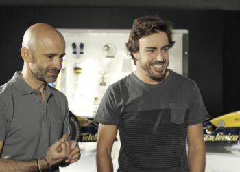 Antonio Lobato y Fernando Alonso durante uno de los capítulos de 'Desafía tú mente'
