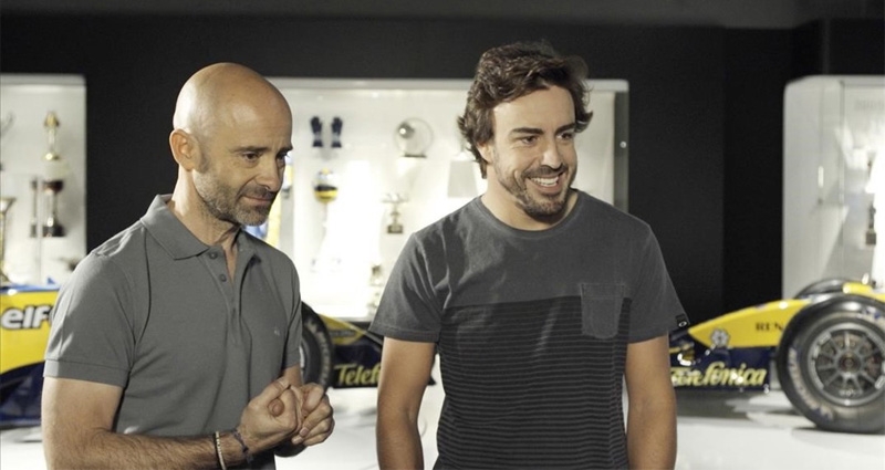 Antonio Lobato y Fernando Alonso durante uno de los capítulos de 'Desafía tú mente'