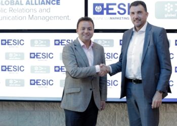 De izq a drcha: Eduardo Gómez, director general de ESIC, y Jose Manuel Velasco, presidente de la Global Alliance.