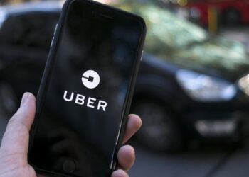 La comunicación de Uber y Cabify entra en un ‘atasco’ con Aena