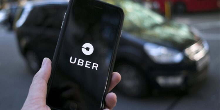 La comunicación de Uber y Cabify entra en un ‘atasco’ con Aena