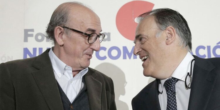 Jaume Roures (Mediapro) y Javier Tebas (La Liga) en una foto de archivo