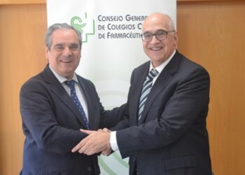 Jesús Aguilar, presidente del CGCOF y Federico Plaza, Director Corporate Affairs Roche Farma España