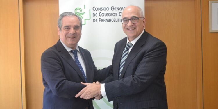 Jesús Aguilar, presidente del CGCOF y Federico Plaza, Director Corporate Affairs Roche Farma España