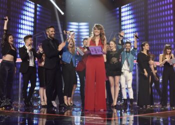 Amaia recibe el premio como ganadora de 'OT'