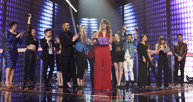 Amaia recibe el premio como ganadora de 'OT'