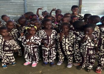 Algunos de los 80 niños angoleños de entre 2 y 5 años del proyecto Omõla Wasandjuka