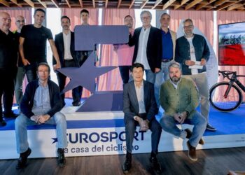 El equipo de comentaristas de Eurosport para la temporada de ciclismo, con Alberto Contador y Javier Ares