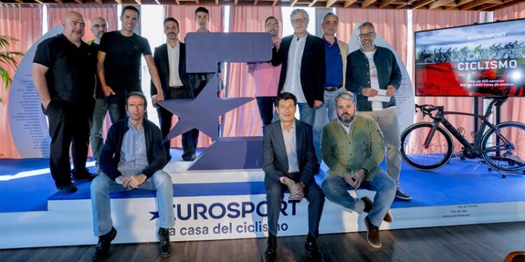 El equipo de comentaristas de Eurosport para la temporada de ciclismo, con Alberto Contador y Javier Ares
