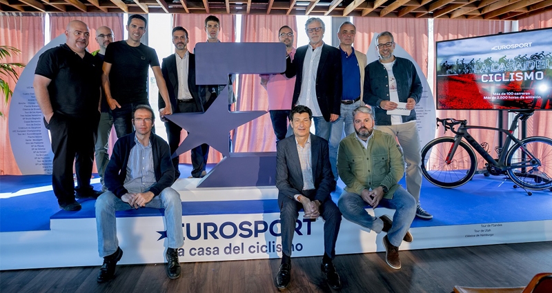 El equipo de comentaristas de Eurosport para la temporada de ciclismo, con Alberto Contador y Javier Ares