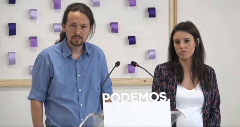 Pablo Iglesias e Irene Montero durante la rueda de prensa