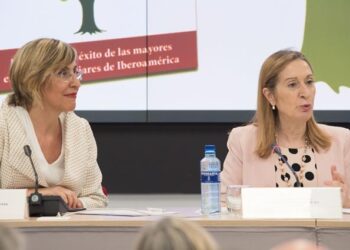 Nuria Vilanova y Ana Pastor durante la presentación de ‘La esencia de la empresa familiar. Valores y comunicación’
