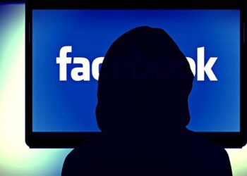 Los escándalos de Facebook acaban con su director de Comunicación que dimite