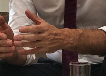 Las manos de Pedro Sánchez