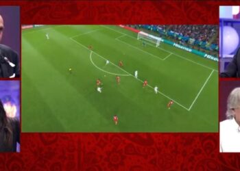 Los colaboradores de 'Ahora, la Mundial' en pleno debate