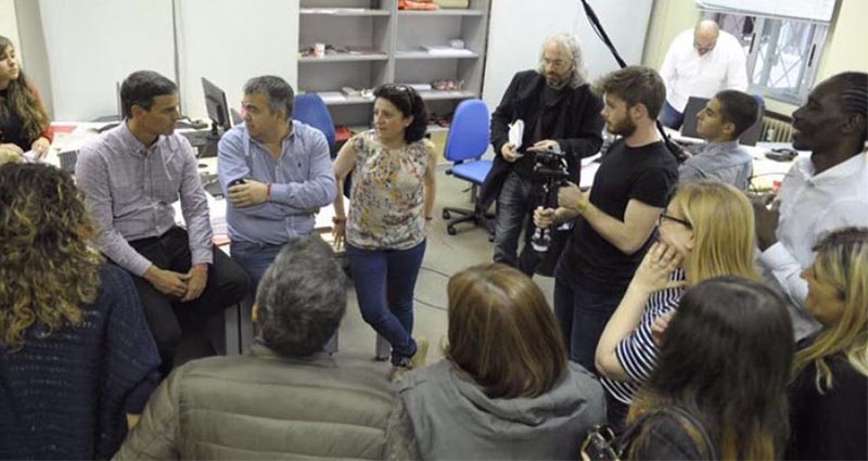 Pedro Sánchez junto con su equipo en la presentación de avales. A la derecha su jefa de prensa Maritza Ruiz (Foto: Facebook)